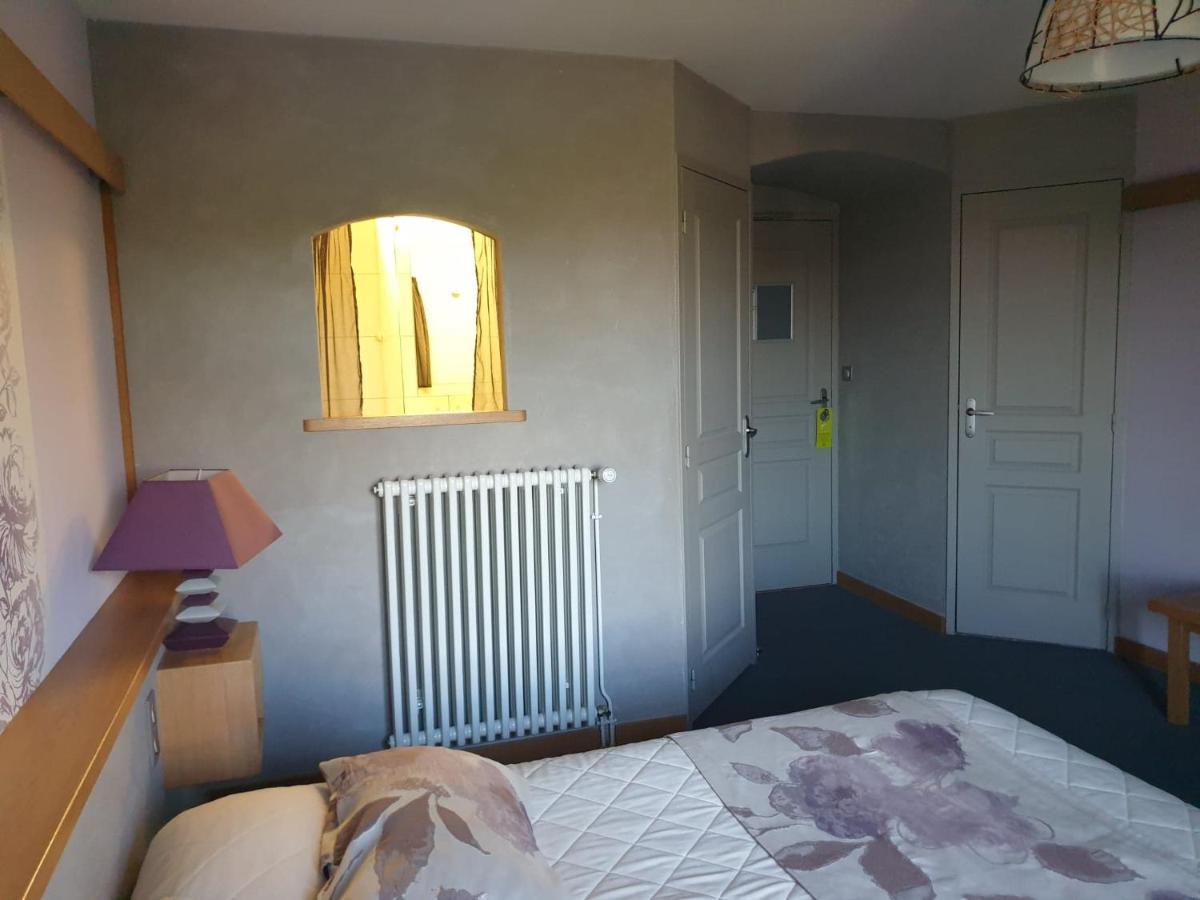 Logis Hotel Restaurant & Spa Les Remparts ซาเลส์ ภายนอก รูปภาพ