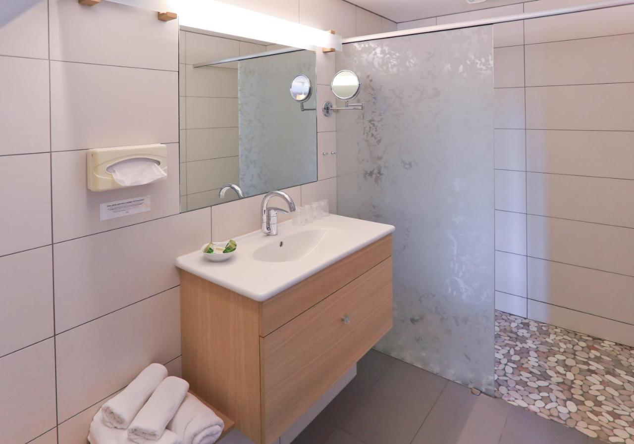 Logis Hotel Restaurant & Spa Les Remparts ซาเลส์ ภายนอก รูปภาพ