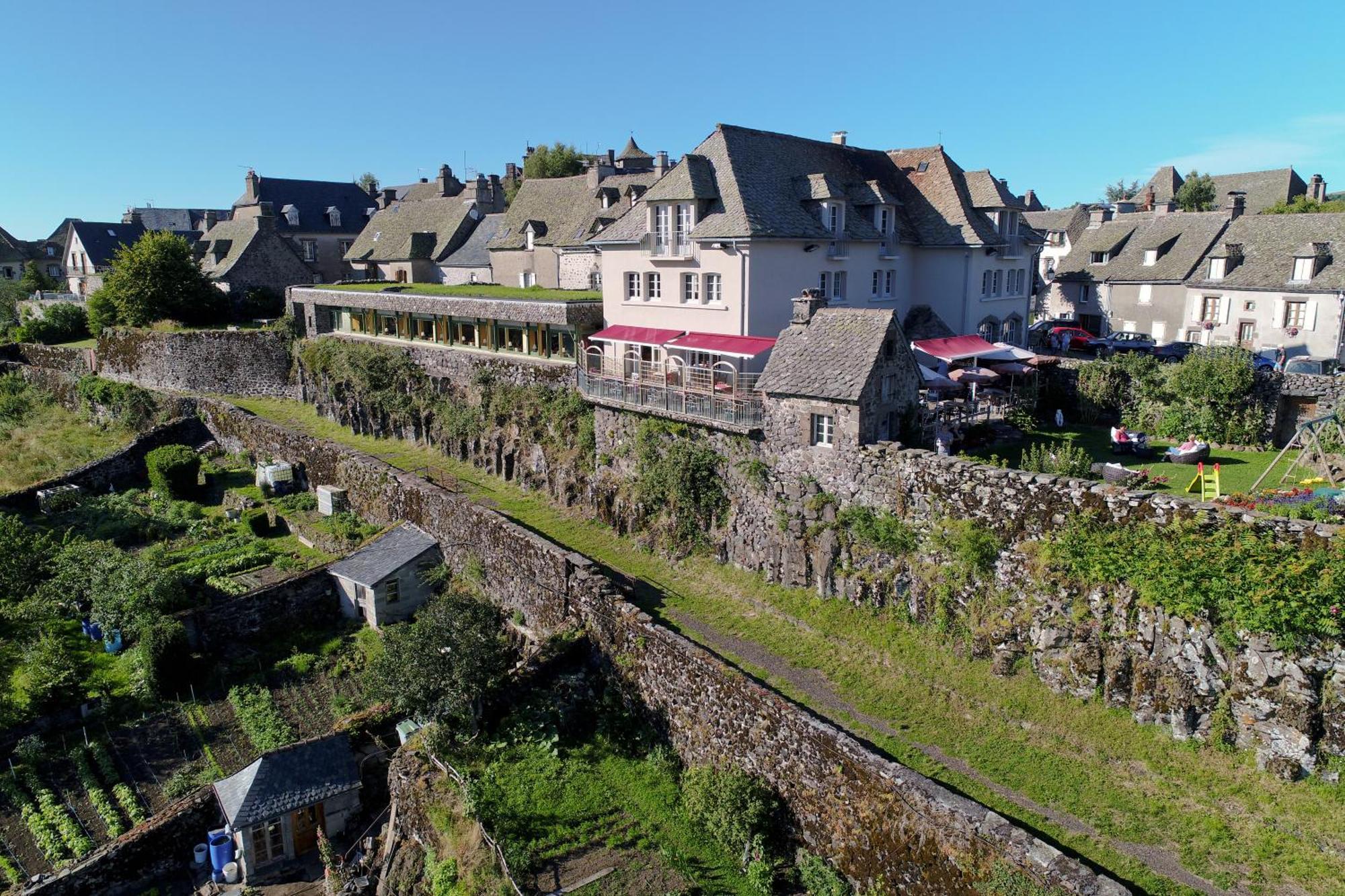 Logis Hotel Restaurant & Spa Les Remparts ซาเลส์ ภายนอก รูปภาพ