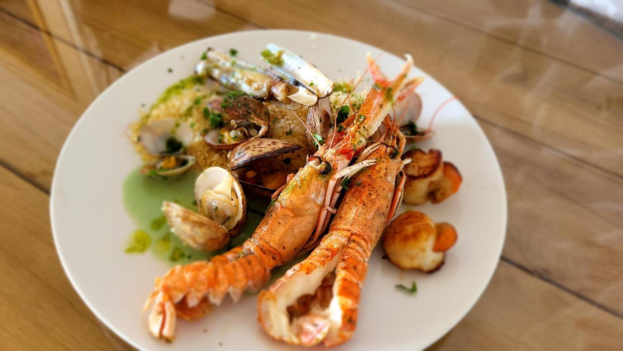 Logis Hotel Restaurant & Spa Les Remparts ซาเลส์ ภายนอก รูปภาพ