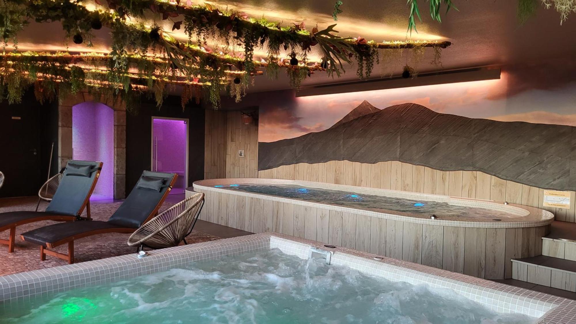 Logis Hotel Restaurant & Spa Les Remparts ซาเลส์ ภายนอก รูปภาพ
