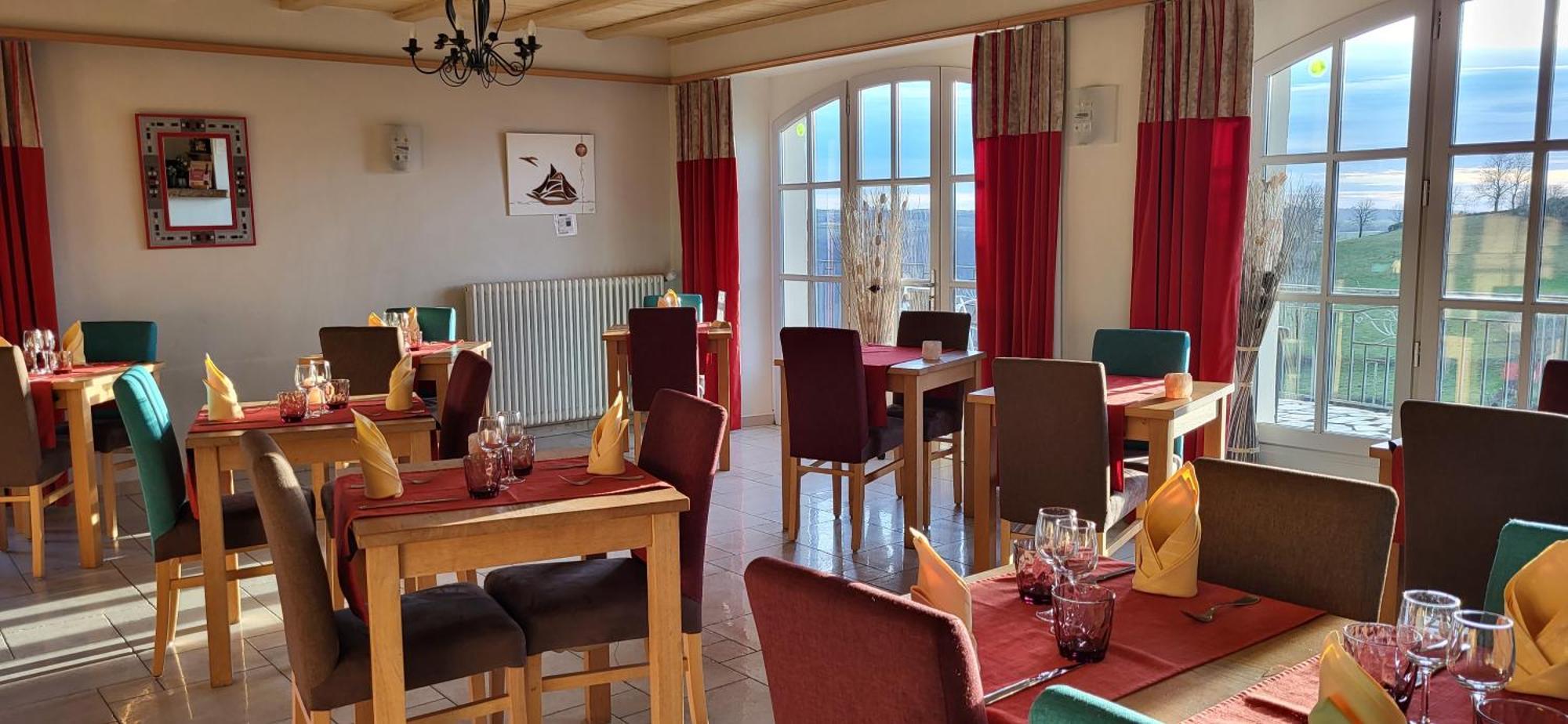 Logis Hotel Restaurant & Spa Les Remparts ซาเลส์ ภายนอก รูปภาพ