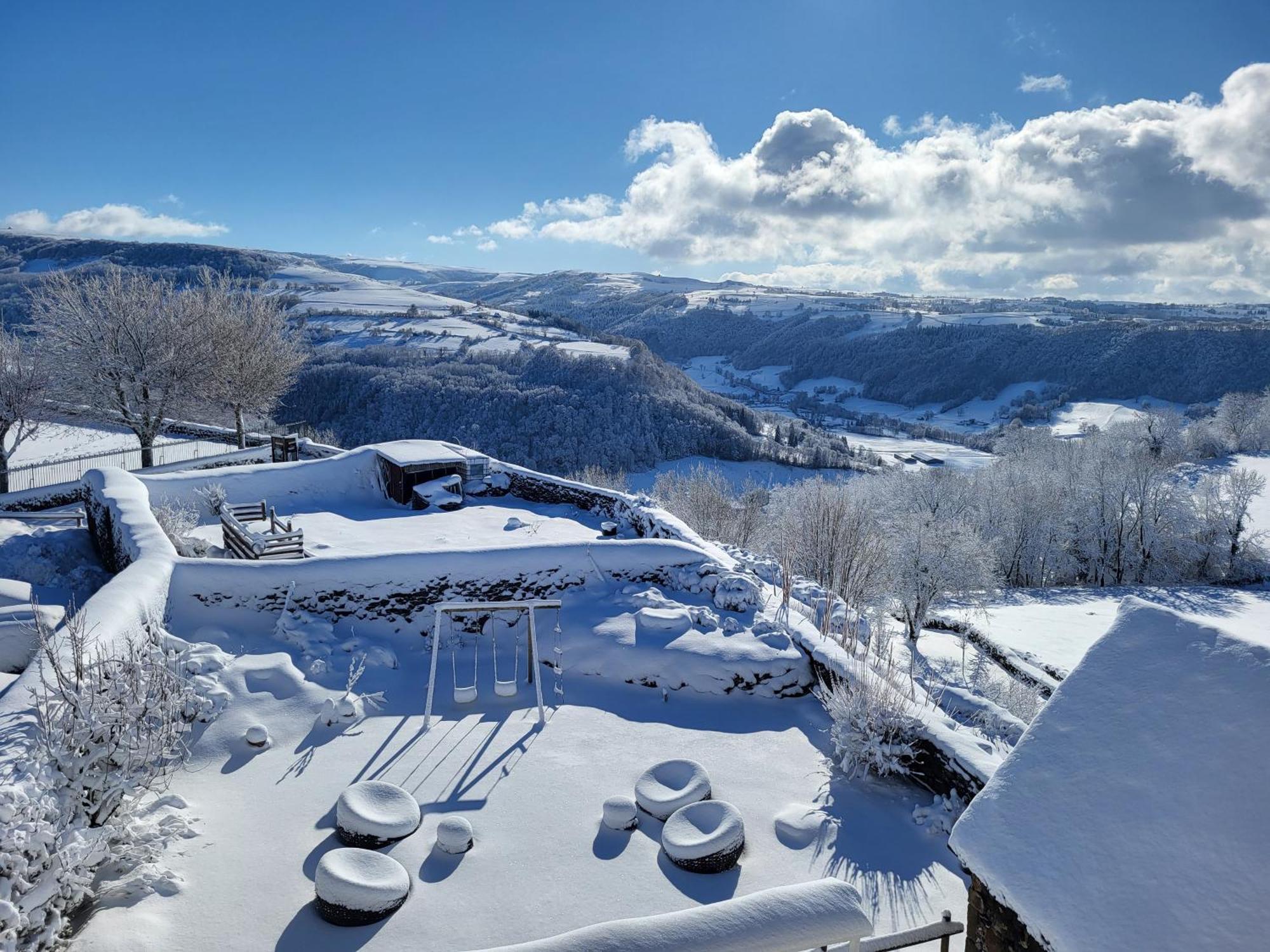Logis Hotel Restaurant & Spa Les Remparts ซาเลส์ ภายนอก รูปภาพ