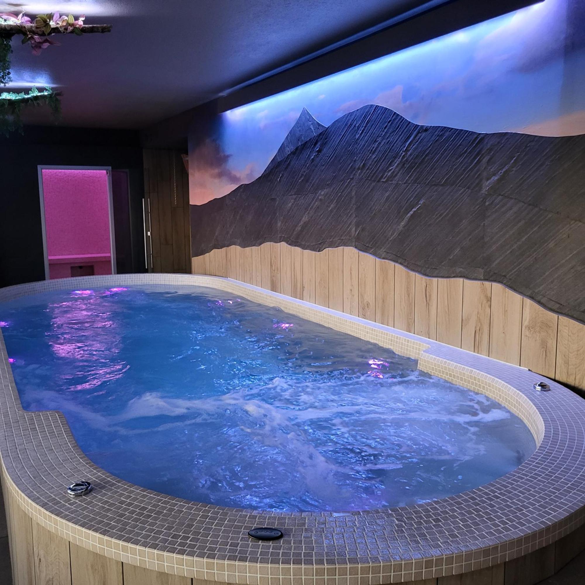 Logis Hotel Restaurant & Spa Les Remparts ซาเลส์ ภายนอก รูปภาพ