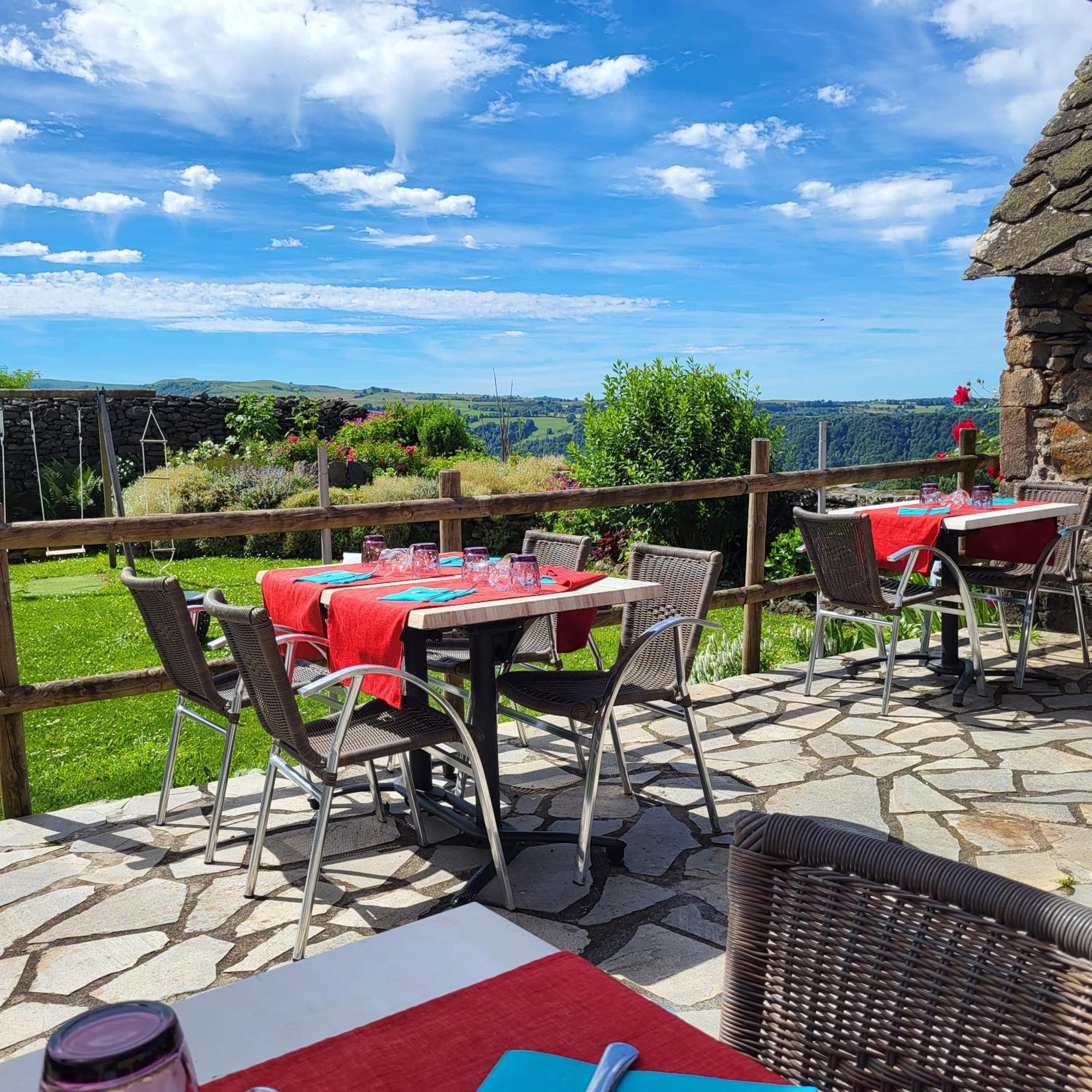 Logis Hotel Restaurant & Spa Les Remparts ซาเลส์ ภายนอก รูปภาพ