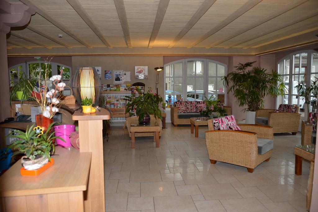 Logis Hotel Restaurant & Spa Les Remparts ซาเลส์ ภายนอก รูปภาพ