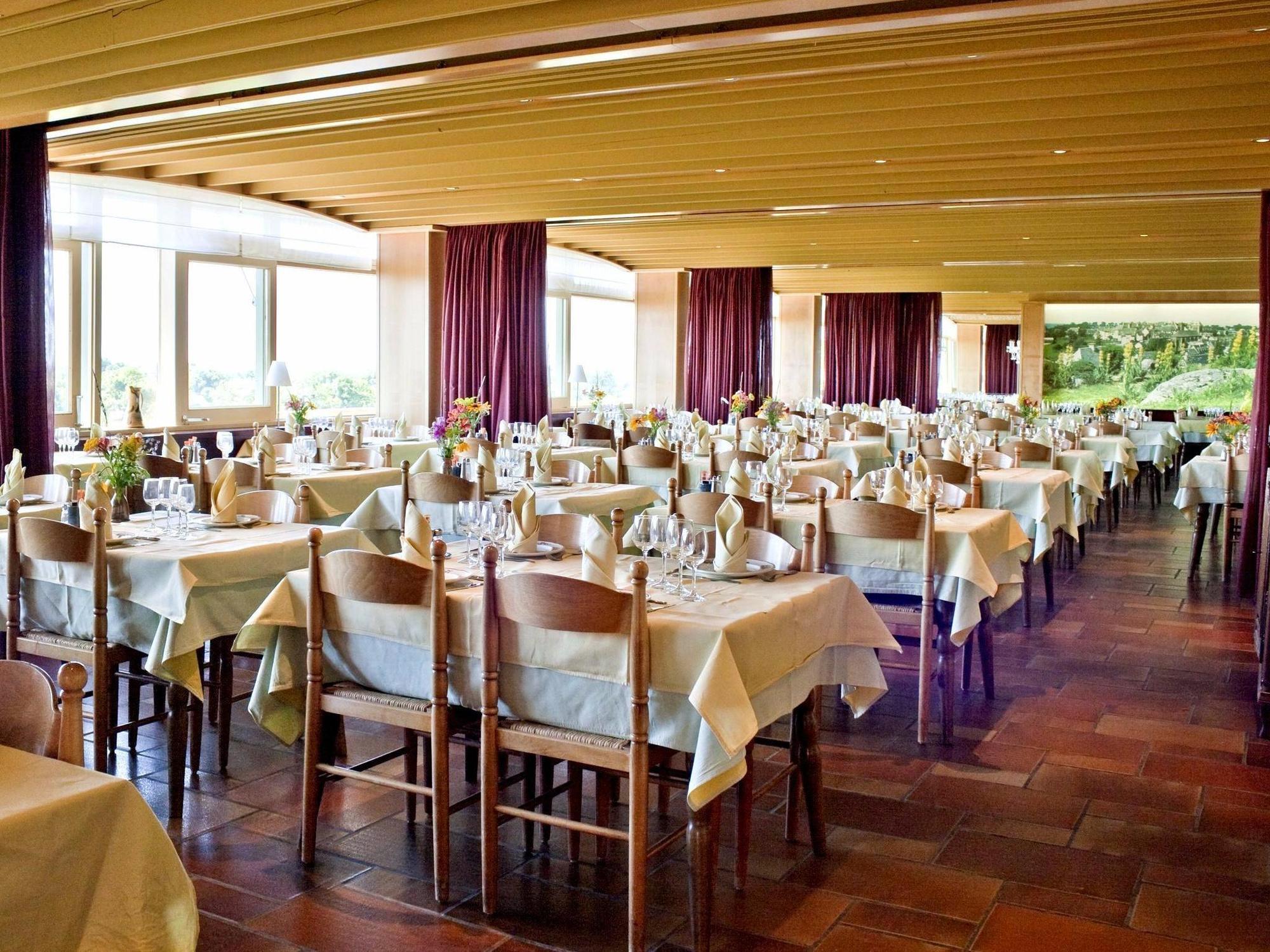 Logis Hotel Restaurant & Spa Les Remparts ซาเลส์ ภายนอก รูปภาพ